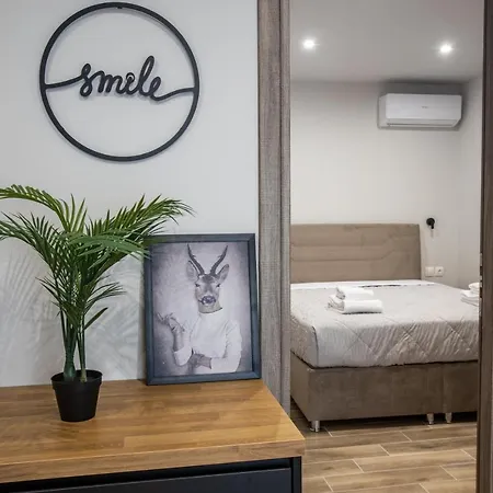 Apartament Raise Averof Serviced