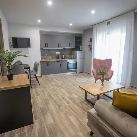 Raise Averof Serviced Apartament *