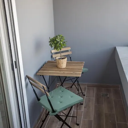 Apartament Raise Averof Serviced